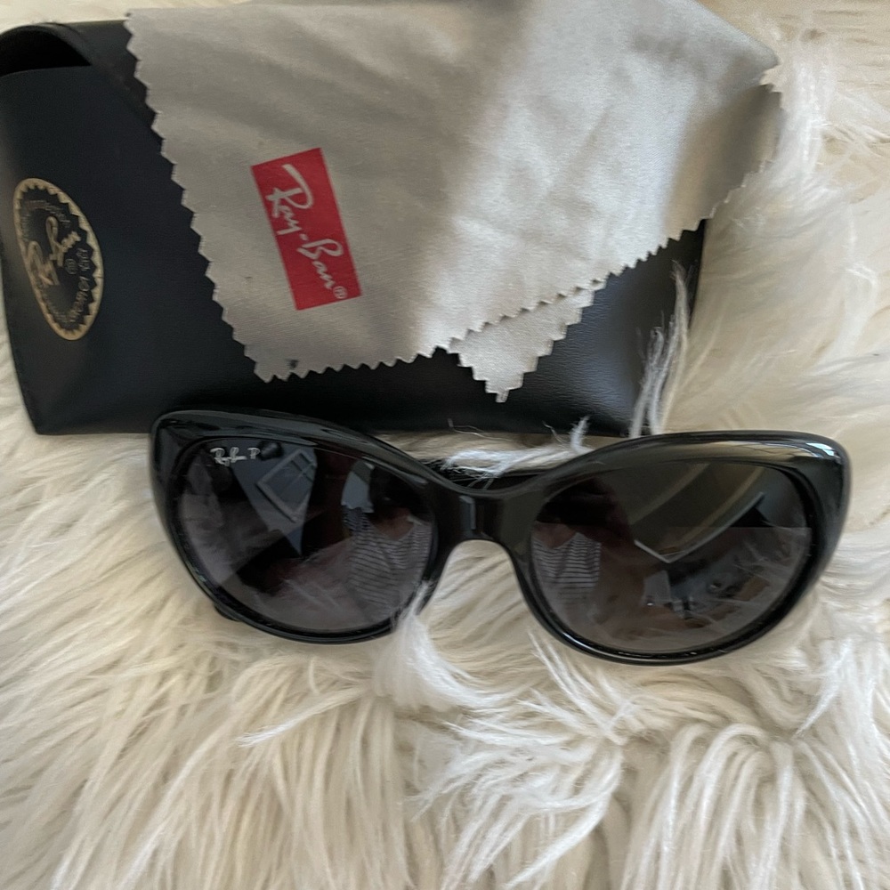 Women’s Ray ban sunglasses black